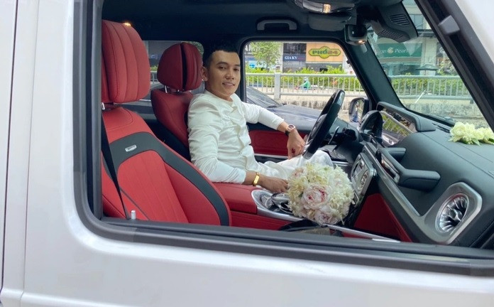 Trong ngày trọng đại, Lý Bình rước dâu bằng siêu xe G63 siêu khủng. Ảnh; Saostar
