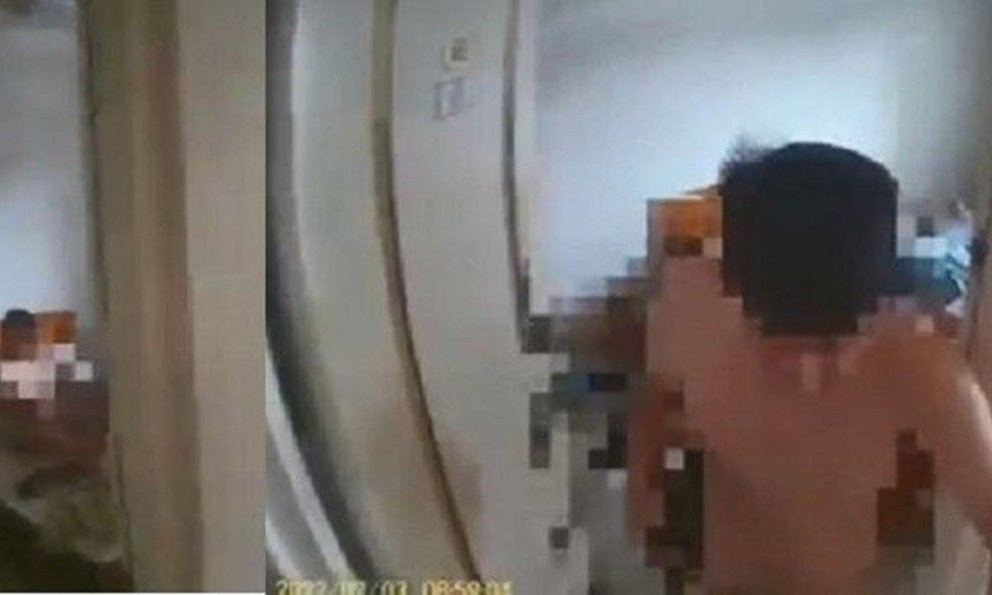 Nam shipper đỏ mặt khi khách hàng ra nhận đồ trong tình trạng “khó đỡ” Nam shipper do mat khi khach hang ra nhan do trong tinh trang “kho do”