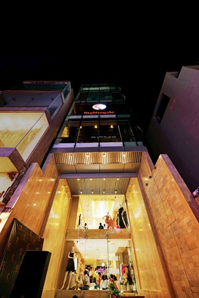 Một trong số đó là cơ ngơi bề thế được ước tính trị giá lên tới 100 tỷ đồng, tọa lạc trên tuyến đường đắc địa ở Sài Gòn. Ảnh: Internet