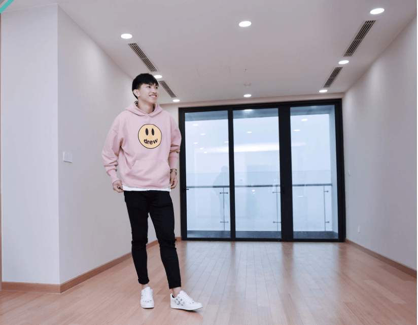 Tháng 11/2021, chàng cầu thủ quê Thái Bình tậu một căn hộ cao cấp tại Hà Nội. Ảnh: FB Đoàn Văn Hậu