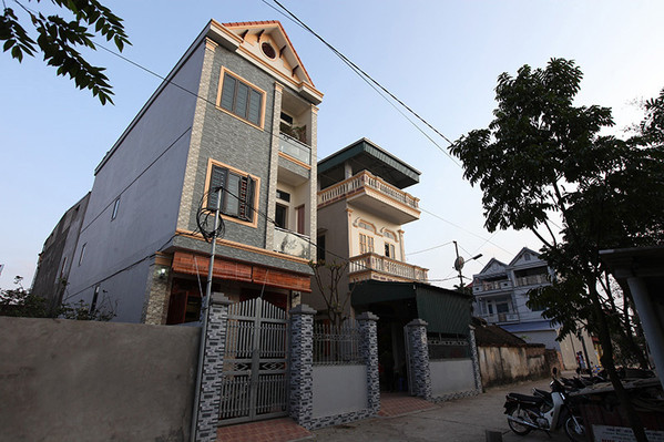 Sau vài năm tích góp tiền lương thưởng, Quang Hải không chỉ giúp gia đình trả hết nợ mà còn xây tặng cha mẹ một căn nhà 3 tầng khang tại xã Xuân Nộn, huyện Đông Anh (Hà Nội). Ảnh: Vietnamnet