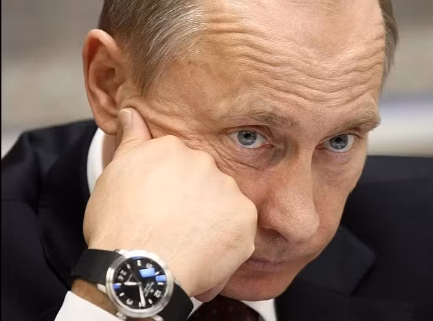 Tổng thống Putin sở hữu chiếc Blancpain Léman Aqua Lung Grande Date thứ tư trong bộ sưu tập của mình. Hai chiếc đầu tiên đã được tặng - một chiếc cho một công nhân nhà máy, chiếc khác cho con trai của một người chăn cừu.