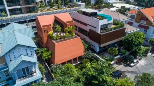 Sân thượng là nơi gia chủ có thể tổ chức tiệc tùng, hay thư giãn sau những giờ luyện tập cùng các thành viên khác.