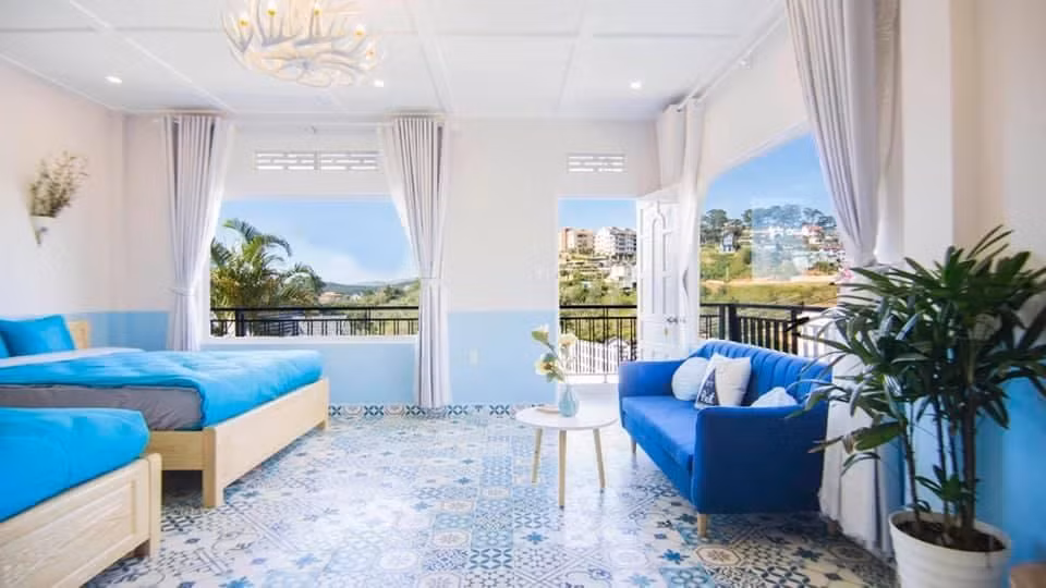 Không gian sống gồm 12 phòng ngủ, được thiết kế theo phong cách khác nhau. Ảnh: Ngoisao