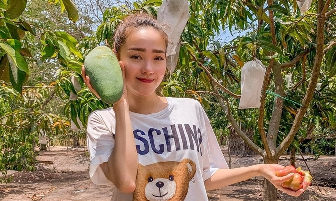 Với diện tích rộng, nữ ca sĩ trồng rau sạch và các loại cây ăn trái: bầu, bí, ngô, chanh Thái, nha đam, xoài, mận, dừa...Ảnh chụp màn hình