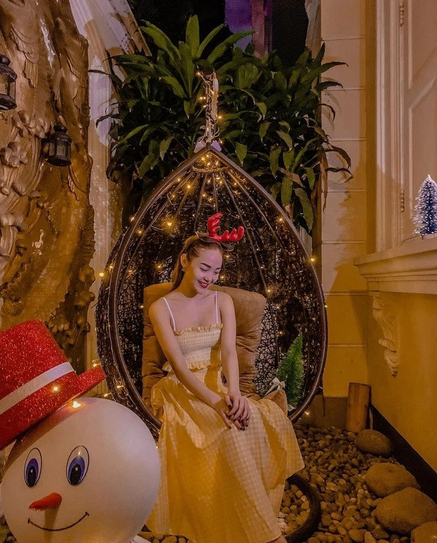 Không gian biệt thự rộng rãi, gồm phòng khách, phòng ăn, phòng ngủ, phòng tập gym... và nhiều góc thư giãn. Ảnh: FBNV