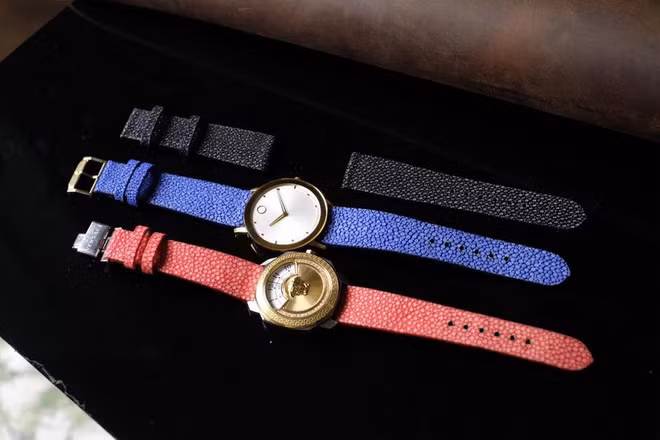 Anh có sở thích sưu tập ví da, đồng hồ và giày...Ảnh: FBNV