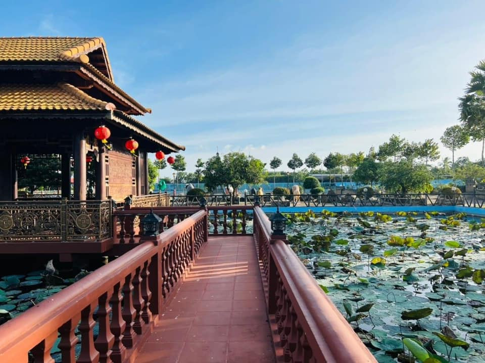 Công trình thiết kế hoành tráng giống như một khu du lịch sinh thái.