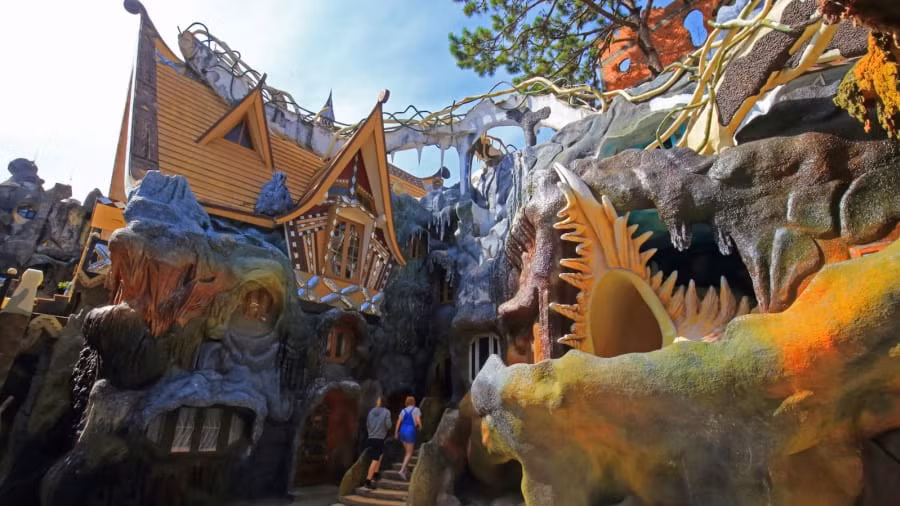 Tờ CNN còn không tiếc lời so sánh biệt thự Hằng Nga với những tác phẩm của nghệ sĩ nổi tiếng thế giới. Ảnh: CNN