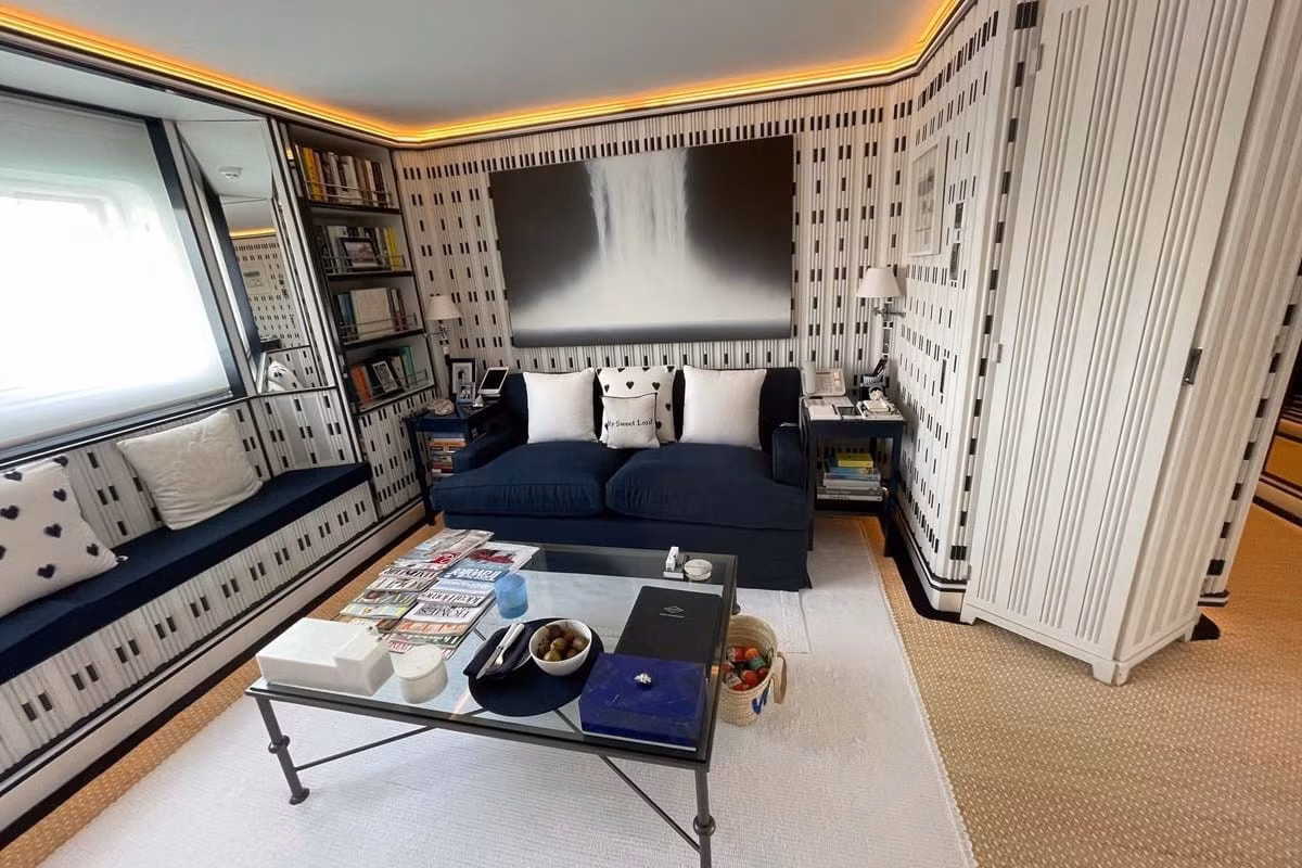 Với chiều dài 62 mét, du thuyền này là mô hình đầu tiên của xưởng đóng tàu có bốn boong đầy đủ.