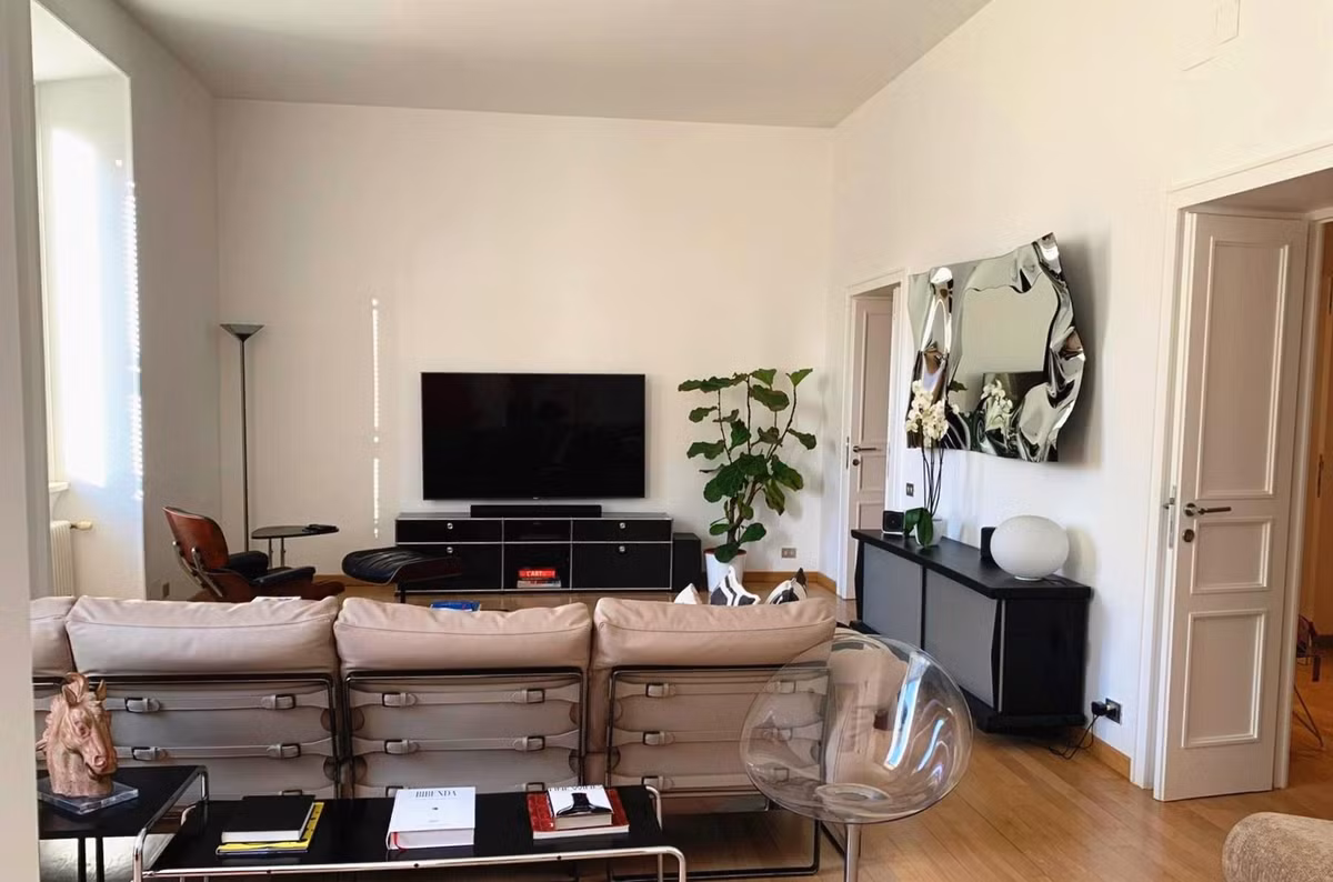 Căn hộ của Hoa hậu Ngô Mỹ Uyên gồm 1 phòng khách, 1 phòng ăn, nhà bếp, 4 phòng vệ sinh, 3 phòng ngủ, 1 studio và 2 ban công. Ảnh: Vietnamnet