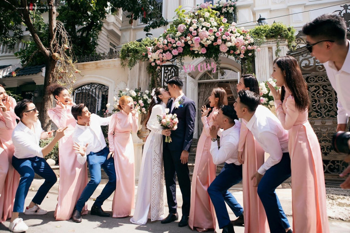 Trong khi đó, chồng doanh nhân của Minh Hằng cũng không kém cạnh. Anh là Phó Tổng giám đốc của một công ty dệt may lớn ở Long An. Ảnh: Dân Việt