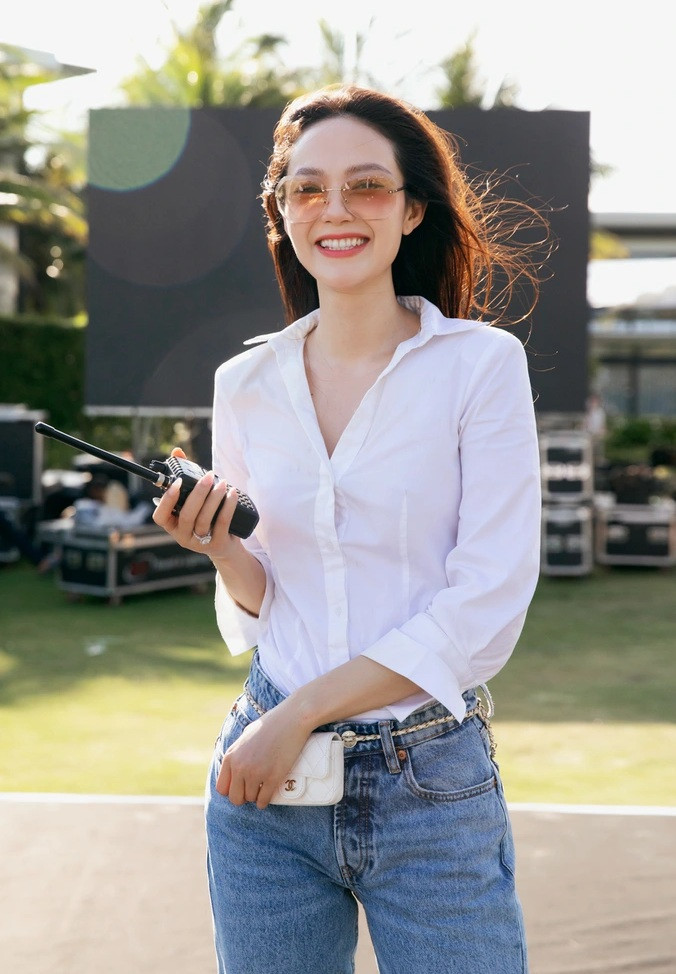 Theo nhiều bầu show trong nước, giá cát-xê của Minh Hằng thuộc hàng top trong showbiz. Chưa hết, Minh Hằng cũng là gương mặt đại diện cho nhiều nhãn hàng với những hợp đồng “béo bở”. Ảnh: Dân trí