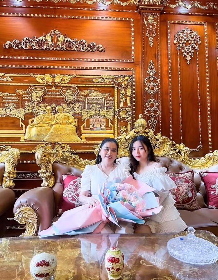 Nhiều người nhận xét căn nhà của cô dâu ở chẳng khác gì một tòa lâu đài. Ảnh: FB Lê Hoàng Dũng