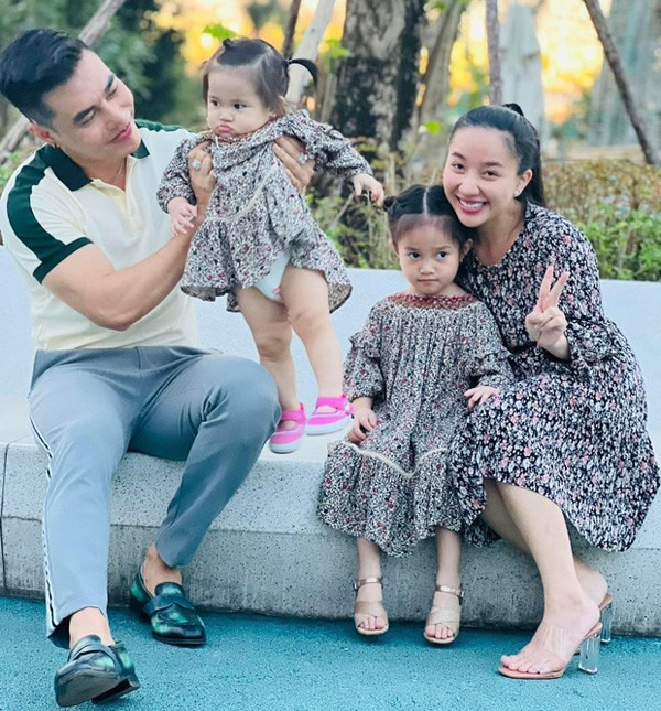 Xuất thân từ gia đình nông dân nghèo khó, phải chật vật để theo đuổi nghệ thuật nhưng đến nay vợ chồng Lê Dương Bảo Lâm khiến nhiều người ngưỡng mộ khi tạo dựng được cuộc sống giàu có. Ảnh: FBNV