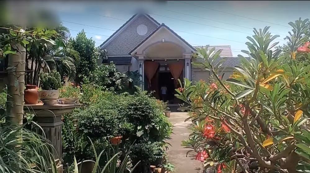 Lê Dương Bảo Lâm cũng khiến khán giản trầm trồ khi giới thiệu ngôi nhà khang trang, nhiều loại cây hoa của bố mẹ ở quê. Ảnh: chụp màn hình