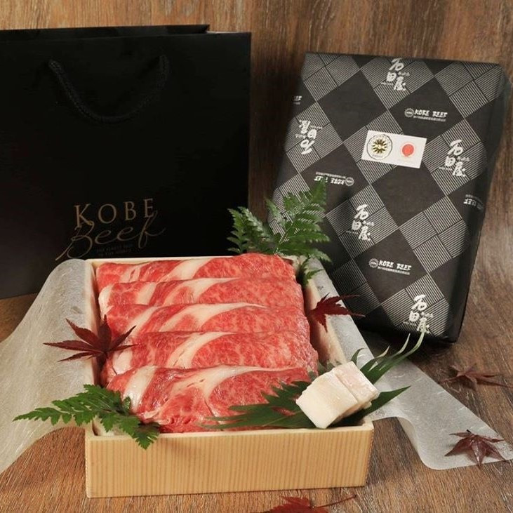Ngoài bánh kẹo, thị trường quà Tết còn có sự xuất hiện của những hộp quà đẳng cấp bò Kobe. Ảnh: Thitbowagyu.