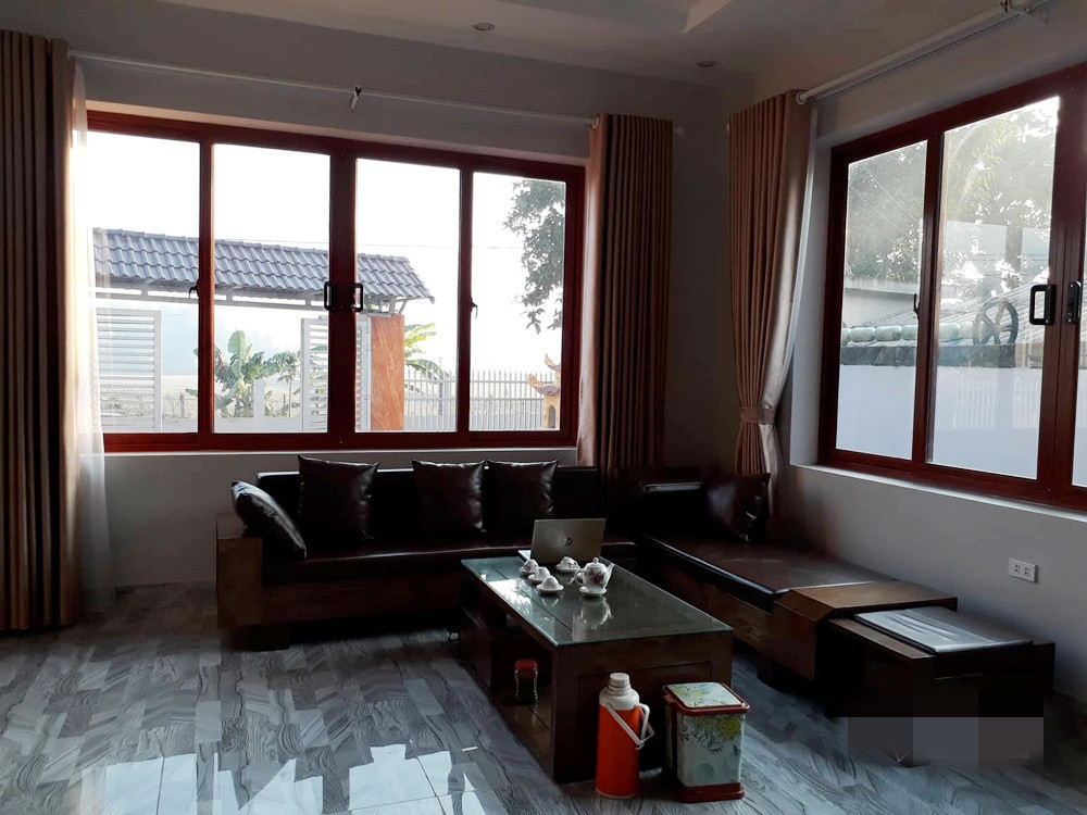 Nội thất trong nhà khá đơn giản. Tầng 1 là không gian phòng khách và nhà bếp. Ảnh: Vietnamnet