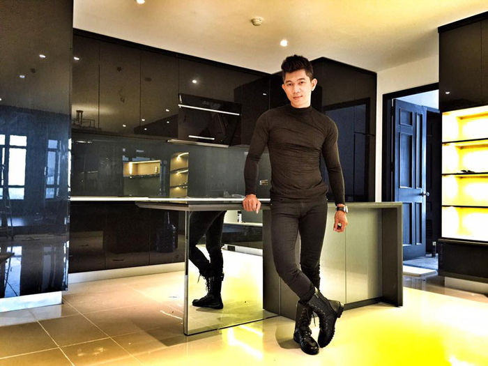 Lương Bằng Quang cũng có xu hướng chọn nội thất đơn giản và tiện nghi. Đặc biệt, mọi thao tác trong nhà đều có thể được vận hành qua một chiếc máy tính bảng. Ảnh: FB Lương Bằng Quang