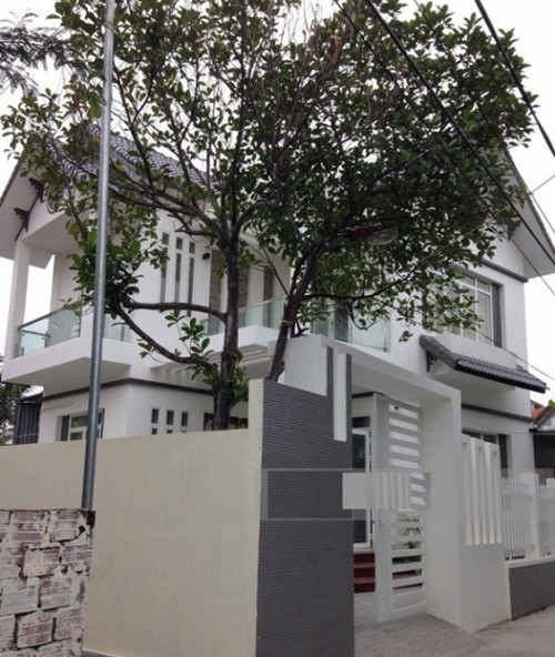 Hoa hậu Phạm Hương sinh năm 1991, quê Hải Phòng. Trước khi sang Mỹ, Phạm Hương từng sống cùng gia đình trong căn biệt thự tại huyện Thuỷ Nguyên (Hải Phòng). Ảnh: Lao động