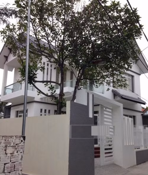 Hoa hậu Phạm Hương sinh năm 1991, quê Hải Phòng. Trước khi sang Mỹ, Phạm Hương từng sống cùng gia đình trong căn biệt thự tại huyện Thuỷ Nguyên (Hải Phòng). Ảnh: Lao động