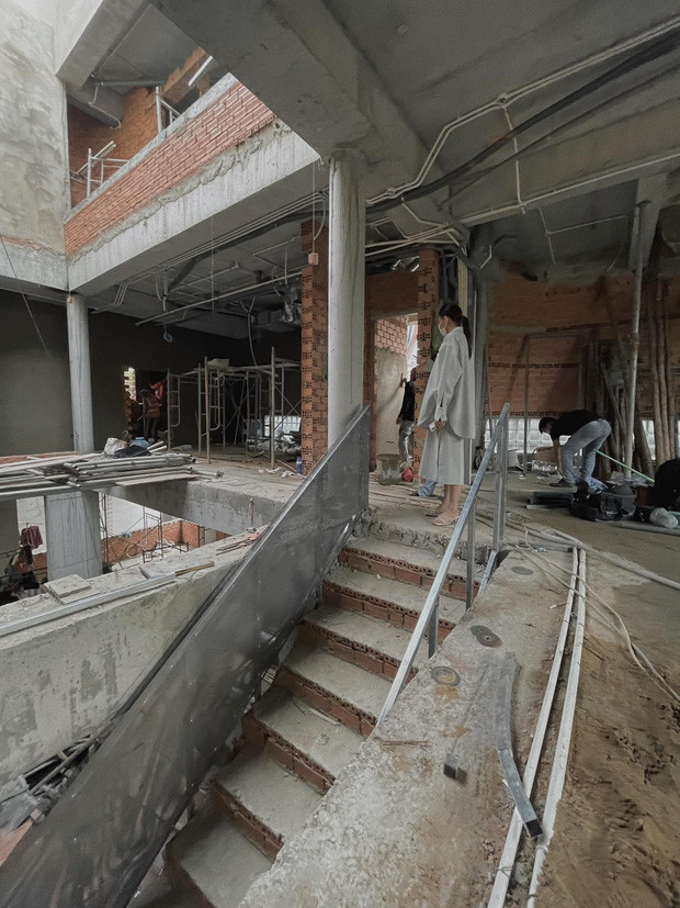 Có thể thấy căn biệt thự có diện tích rất rộng.