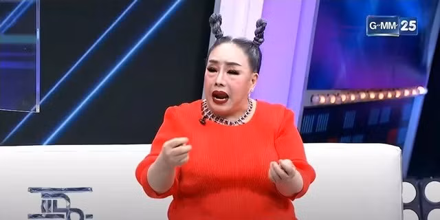 Xuất hiện trên một chương trình truyền của Thái Lan hồi cuối năm 2021, Leena Jung tiết lộ mình đã gặp không ít khó khăn sau những lần "đốt tiền" vào cuộc đua chính trị, bị chồng trẻ lợi dụng.