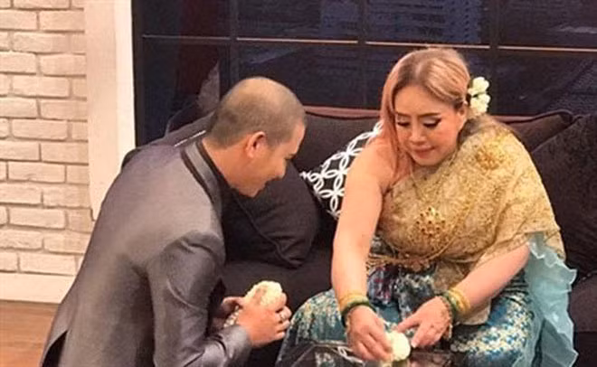 Trong vòng 2 năm sau đó, bà liên tục đổi chồng, hết người này đến người khác.