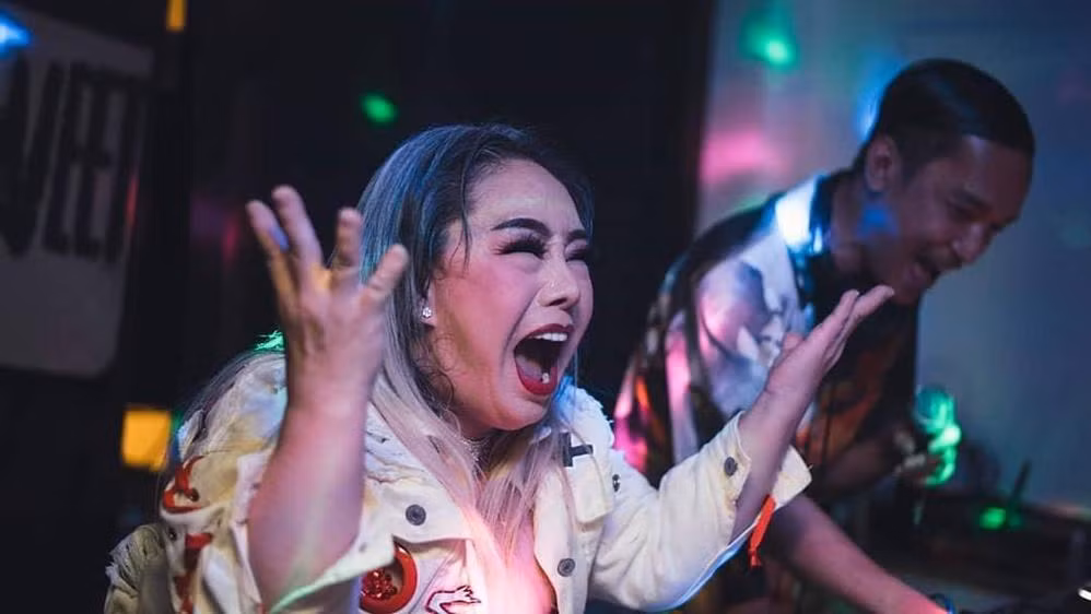 Công việc của nữ đại gia cũng bị ảnh hưởng nhiều từ dịch COVID-19. Nhiều công ty của bà buộc phải đóng cửa, chuyện kinh doanh rơi vào rủi ro, chịu nhiều thua lỗ.