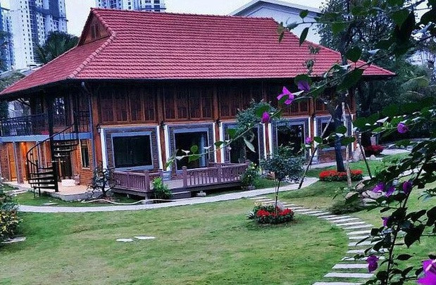 "Biệt phủ" này được nam danh hài xây dựng khá lâu và tách biệt hoàn toàn với không gian nhộn nhịp, huyên náo nơi phố thị. Ảnh: Vietnamnet