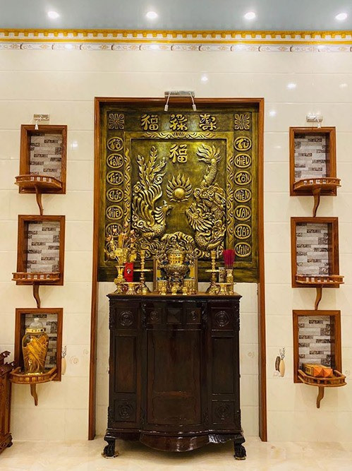 Bên trong nhà Quách Ngọc Ngoan sử dụng nội thất mang phong cách cổ điển. Ảnh: Lao động