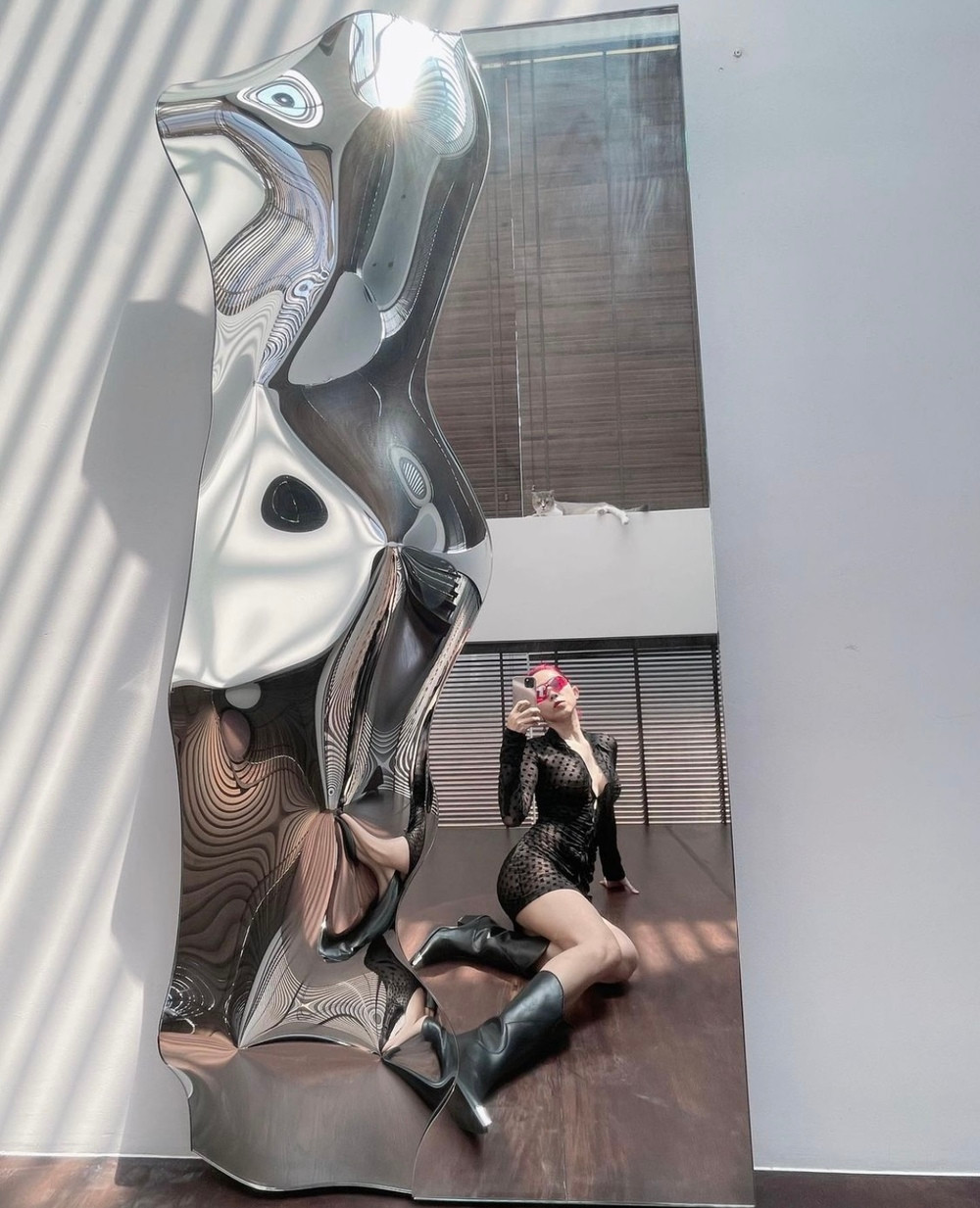 Nhiều người ví biệt thự của Tóc Tiên - Hoàng Touliver hệt như một bảo tàng mỹ thuật.