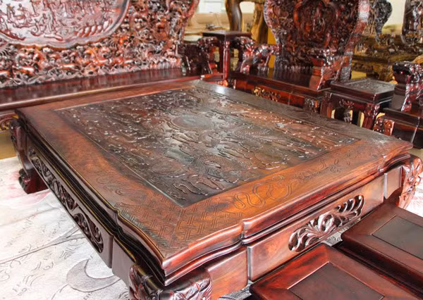 Bộ sản phẩm được giới chuyên môn đánh giá cao về độ tinh xảo với nhiều chi tiết chạm khắc cầu kỳ. Ảnh: Vietnamnet