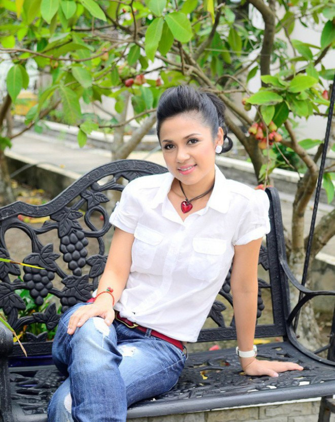 Việt Trinh và con trai đang sống trong ngôi nhà vườn rộng 2.500m2 tại khu dân cư Lái Thiêu, thuộc tỉnh Bình Dương. Ảnh: Dân Việt