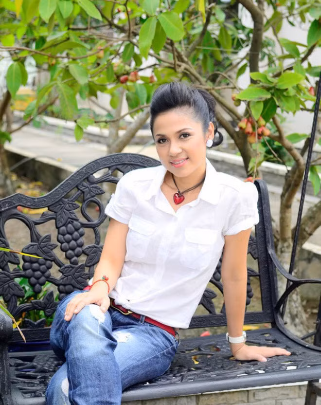 Việt Trinh và con trai đang sống trong ngôi nhà vườn rộng 2.500m2 tại khu dân cư Lái Thiêu, thuộc tỉnh Bình Dương. Ảnh: Dân Việt