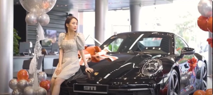 Trước đó, Joyce Phạm khiến dân mạng sửng sốt khi mạnh tay chi hơn 7 tỷ đồng để tậu siêu xe chơi Tết Tân Sửu 2021. Ảnh chụp màn hình
