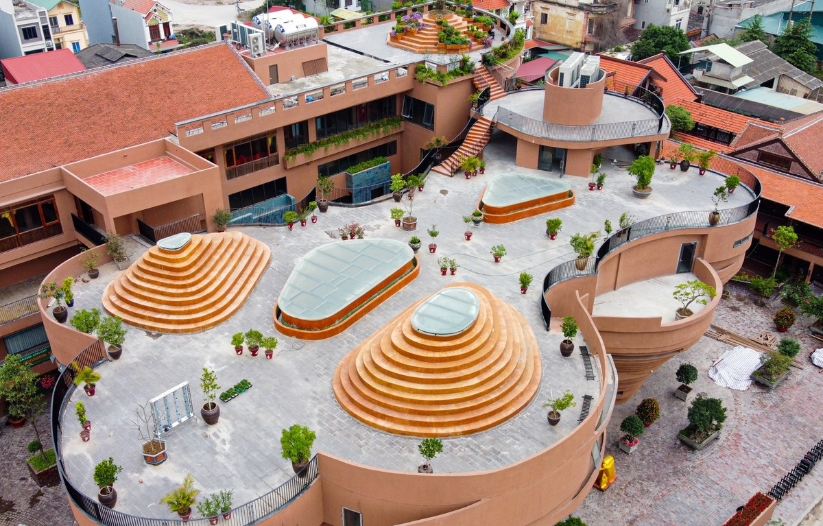 Công trình rộng hơn 3.300m2 thuộc dự án “Tinh hoa làng nghề Việt’’ do văn phòng kiến trúc của kiến trúc sư Hoàng Thúc Hào thiết kế từ năm 2018. Ảnh: Người đưa tin