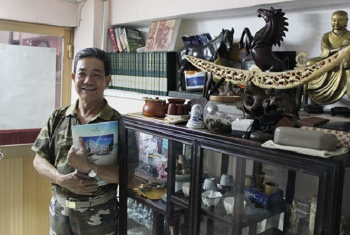 Trài qua bao năm tháng mưu sinh, ông Cường cũng đổi đời và tiếp nối nghề của gia tộc săn, mua đồ cổ. Ảnh; Cand