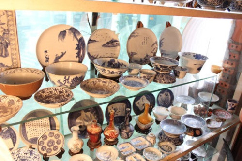 Ngoài căn nhà chứa đầy cổ vật ở đường Đông Du (quận 1, TP HCM), ông có hai căn nhà khác ở quận Thủ Đức và quận 12 dùng để chứa và trưng bày hàng ngàn cổ vật, trị giá hàng triệu USD. Ảnh: Cand