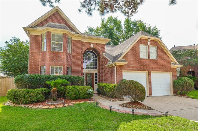 Cơ ngơi này được nam ca sĩ mua từ năm ngoái nhưng đến năm nay mới hoàn thiện xong và chuyển đến sống.