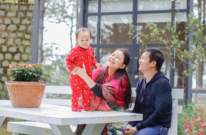 Năm 2018, vợ chồng đại gia Đức An và cựu người mẫu Phan Như Thảo khiến ai nấy trầm trồ khi chia sẻ dự án về căn biệt thự gỗ thông trị giá 25 tỷ đồng.