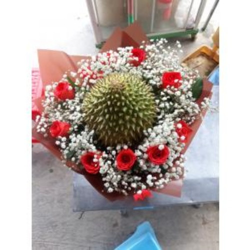 Bà xã anh Tiến rất thích vì bó hoa vừa đẹp, cả nhà lại có thể thưởng thức. Ảnh: Shophoatuoi