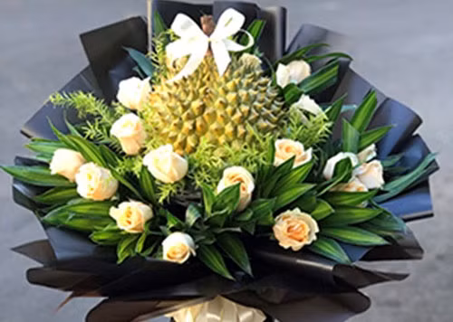 Theo một số cửa hàng hoa, sầu riêng đang ở chính vụ nên không lo thiếu nguồn hàng. Ảnh: Vietflower