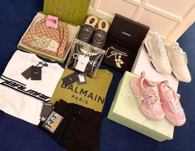 Ngoài chuẩn bị hội trường hoành tráng, doanh nhân Nguyễn Quốc Vũ còn mạnh tay chi hơn 2 tỷ để mua hàng hiệu tặng sinh nhật vợ yêu. Nguồn ảnh: FBNV