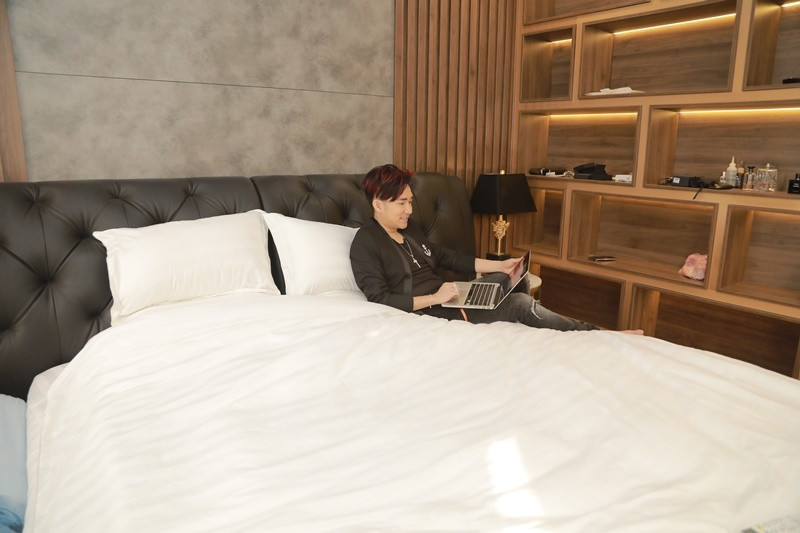 Sở hữu mức cát-xê cao ngất ngưởng, Quang Hà không ngại đầu tư vào bất động sản. Anh từng gây choáng khi tiết lộ bản thân sở hữu đến 13 căn nhà. Ảnh: Người đưa tin