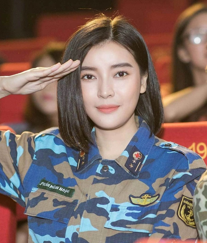 Người hâm mộ cho rằng, số tiền mà Cao Thái Hà kiếm được hàng tháng rất lớn. Ảnh: Saostar