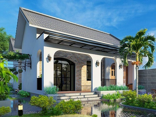 Ngôi nhà thiết kế khá đơn giản với mái ngói và sử dụng kính cho cửa đi. Ảnh: Topnhom