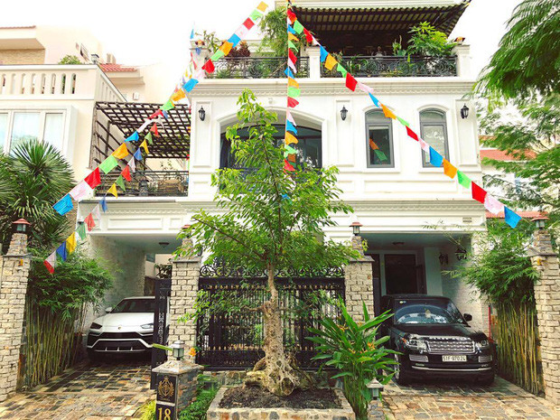 Trải qua bao khó khăn, Minh Nhựa hiện sở hữu cơ ngơi bề thế trong khu dân cư cao cấp dành cho giới nhà giàu.