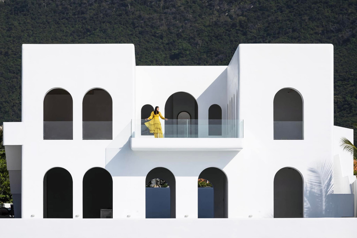 Biệt thự ven biển nguy nga như lâu đài của Phan Như Thảo Biet thu ven bien nguy nga nhu lau dai cua Phan Nhu Thao