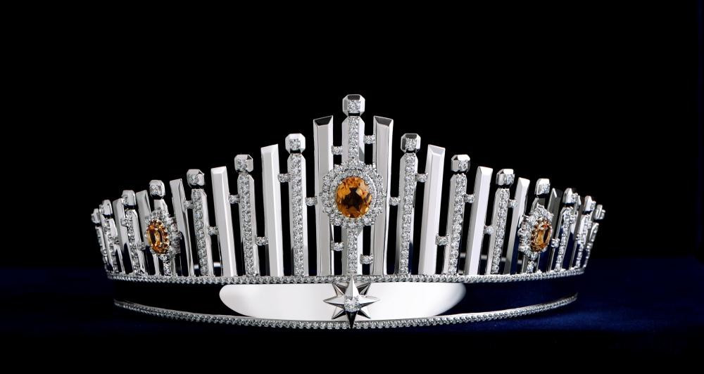 Vương miện dành cho Á hậu 2 mang tên Hera tượng trưng cho phẩm chất cương trực, đức tính tốt đẹp và bản lĩnh vững vàng, tự tin trước mọi hoàn cảnh của phái đẹp. Ảnh: Tiền phong